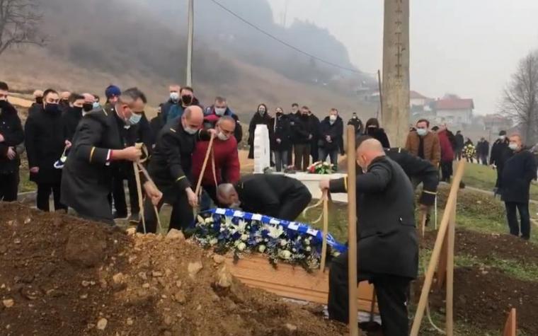 Video Tuga Sjeta I Bol Na Sahrani Legendarnog Milomira Odovica Sport1 Ba bol na sahrani legendarnog milomira